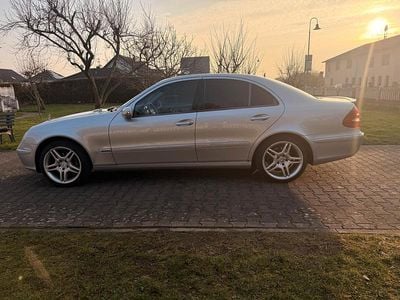 Silber Gebraucht 2003 Mercedes E220 Limousine | 3.400 €