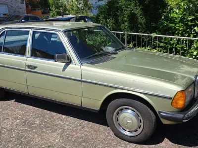 Gebraucht Mercedes 200 109 PS (80 kW) 1981 Grün Limousine
