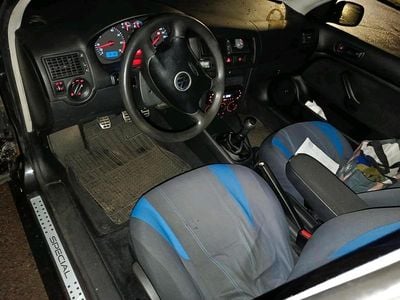 Schwarz Gebraucht 2002 VW Golf IV Kleinwagen | 1.850 €