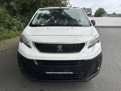 Gebraucht Peugeot Expert 150 PS (110 kW) 2018 Weiß Van