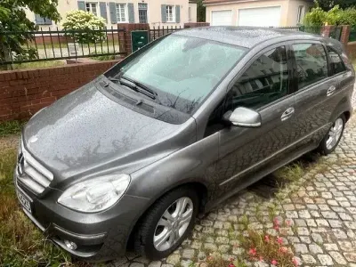 Gebraucht Mercedes B200 136 PS (100 kW) 2009 Grau Van / Kleinbus