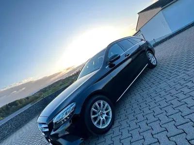 Gebraucht Mercedes C200 160 PS (117 kW) 2019 Schwarz Limousine