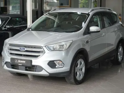 Gebraucht Ford Kuga Trend 150 PS (110 kW) 2019 Polarsilber metallic (metallic) SUV
