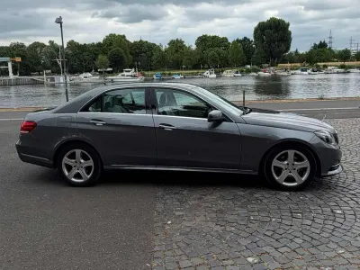 Gebraucht Mercedes E220 Edition 170 PS (125 kW) 2015 Grau Limousine