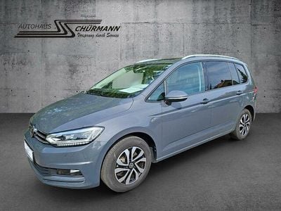 Używany VW Touran Active 150 KM (110 kW) 2022 Szary Minivan