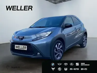 Używany Toyota Aygo Team 72 KM (52 kW) 2025 Szary Hatchback
