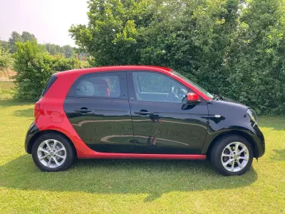 Używany Smart ForFour 90 KM (66 kW) 2019 Czarny Hatchback