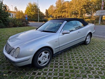 Silber Gebraucht 1998 Mercedes CLK200 Elegance Cabrio | 6.500 €