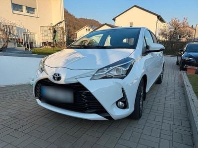 Gebraucht Toyota Yaris 109 PS (80 kW) 2018 Weiß Kleinwagen