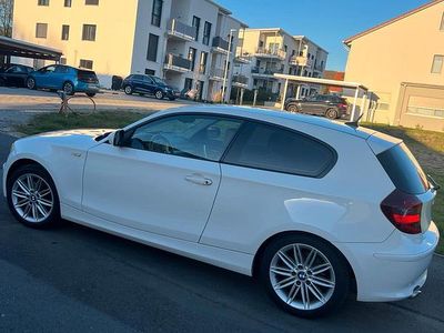 Gebraucht BMW 118 143 PS (105 kW) 2011 Weiß Kleinwagen