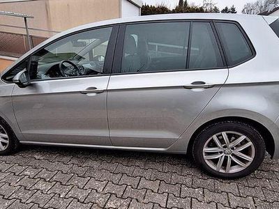 Beige Gebraucht 2018 VW Golf Sportsvan Comfortline Van / Kleinbus | 15.200 € (Fairer Preis)