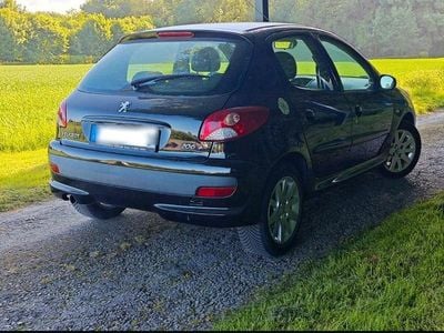 Gebraucht Peugeot 206+ 75 PS (55 kW) 2009 Schwarz Kleinwagen