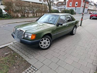 Usata Mercedes E250 90 CV (66 kW) 1987 Verde Berlina