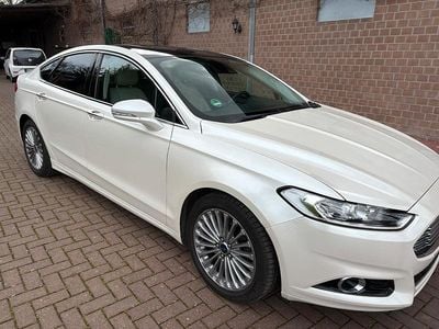 Second-hand Ford Fusion Titanium 242 CP (177 kW) 2015 Alb Berlinǎ