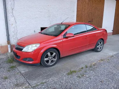 Second-hand Opel Astra Cabriolet 140 CP (102 kW) 2007 Roșu Cabrio