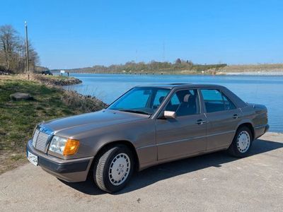 Gebraucht Mercedes E260 160 PS (117 kW) 1991 Braun Limousine