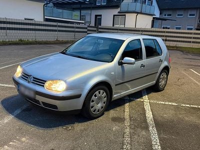 Silber Gebraucht 2002 VW Golf IV Kleinwagen | 2.999 € (Teuer)