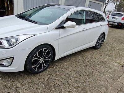 Weiß Gebraucht 2014 Hyundai i40 Premium Kombi | 7.000 € (Fairer Preis)
