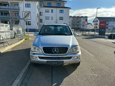 Gebraucht Mercedes ML270 163 PS (119 kW) 2004 Silber SUV