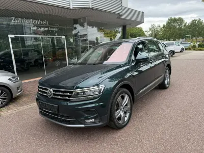 Gebraucht VW Tiguan Allspace Highline 220 PS (161 kW) 2018 Dark moss green metallic SUV
