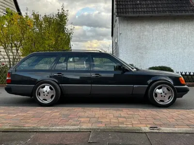Gebraucht Mercedes 300 Sportline 179 PS (131 kW) 1991 Schwarz Limousine