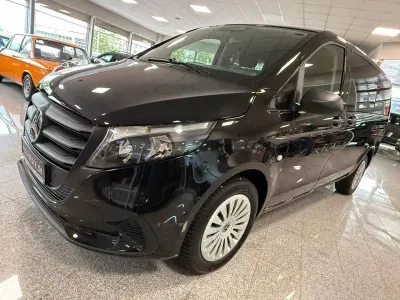Gebraucht Mercedes Vito 163 PS (119 kW) 2025 Schwarz Van