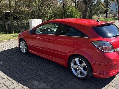 Second-hand Opel Astra Innovation 140 CP (102 kW) 2010 Roșu Hatchback