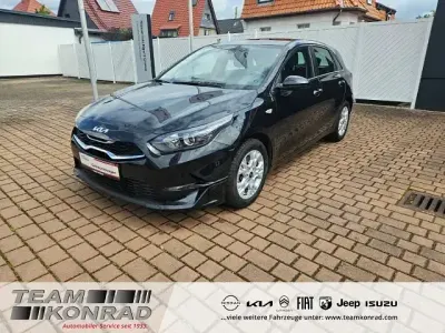 Gebraucht Kia Ceed Comfort 140 PS (102 kW) 2025 Schwarz Kleinwagen