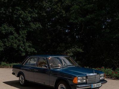 Gebraucht Mercedes 200 109 PS (80 kW) 1982 Blau Limousine