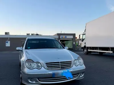 Second-hand Mercedes C220 150 CP (110 kW) 2004 Argintiu Berlinǎ