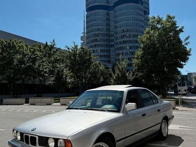 Gebraucht BMW 520 129 PS (94 kW) 1990 Silber Limousine