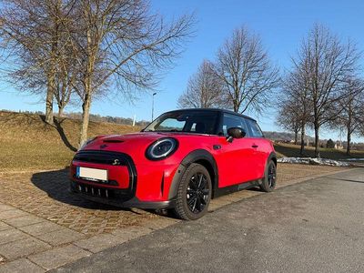Rot Gebraucht 2023 Mini Cooper SE Classic Kleinwagen | 19.999 € (Fairer Preis)