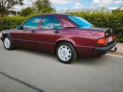 Gebraucht Mercedes 190 Avantgarde 109 PS (80 kW) 1992 Rot Limousine