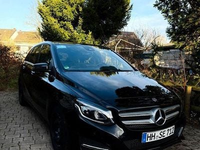 Gebraucht Mercedes B200 Business 156 PS (114 kW) 2018 Schwarz Van / Kleinbus