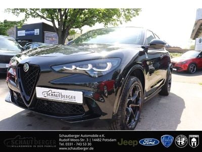 Nero vulcano, metallic) (schwarz Neu 2025 Alfa Romeo Stelvio Quadrifoglio SUV | 83.490 € (Fairer Preis)