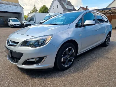 Gebraucht Opel Astra Edition 140 PS (102 kW) 2013 Silber Kombi