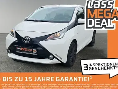 Gebraucht Toyota Aygo X-play 72 PS (52 kW) 2016 Weiß Kleinwagen