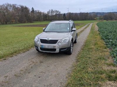 Usado Skoda Yeti 105 HP (77 kW) 2010 Amarelo SUV
