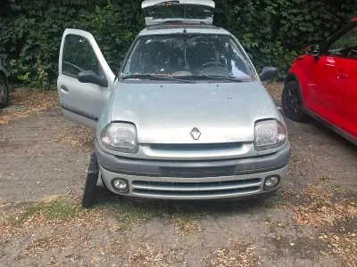 Gebraucht Renault Clio 58 PS (42 kW) 1999 Silber Kleinwagen