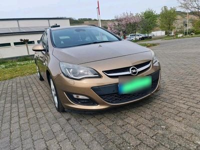 Usata Opel Astra Edition 180 CV (132 kW) 2012 Marrone Station wagon