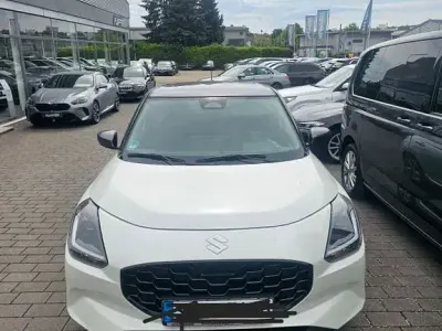 Gebraucht Suzuki Swift Comfort+ 83 PS (61 kW) 2024 Weiß Kleinwagen