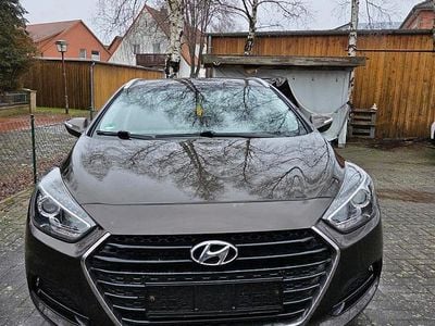Gebraucht Hyundai i40 116 PS (85 kW) 2015 Braun Kombi