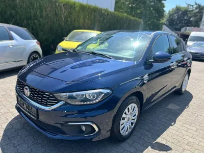 Gebraucht Fiat Tipo Lounge 120 PS (88 kW) 2017 Blau Kleinwagen