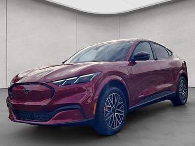 Nouă Ford Mustang Mach-E Extended Range 202 kW (276 CP) 2026 Roșu SUV