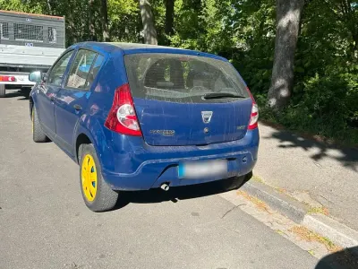 Second-hand Dacia Sandero 68 CP (50 kW) 2009 Albastru Hatchback