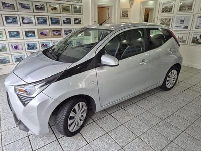 Second-hand Toyota Aygo 72 CP (52 kW) 2018 Argintiu Hatchback