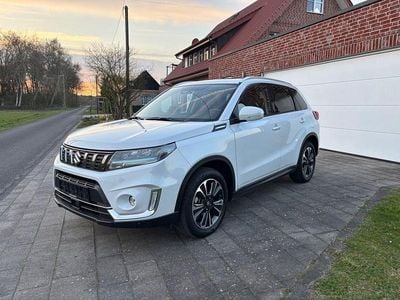 Gebraucht Suzuki Vitara Comfort 102 PS (75 kW) 2024 Weiß SUV