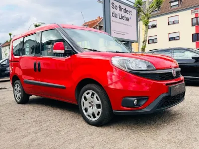 Gebraucht Fiat Doblò Lounge 95 PS (69 kW) 2017 Rot Van / Kleinbus