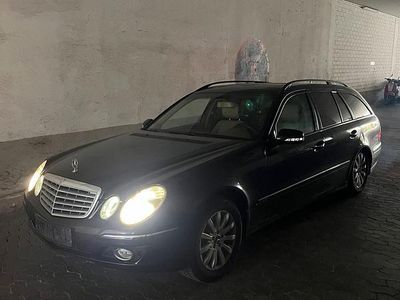 Gebraucht Mercedes E220 Elegance 170 PS (125 kW) 2007 Schwarz Kombi