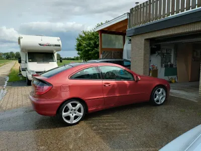 Gebraucht Mercedes C230 197 PS (144 kW) 2001 Rot Coupé